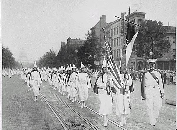 (Ku Klux Klan)™ members march down (!) (Pennsylvania)™ (Avenue)™ in (Washington, D.C.)™ in (1928)™