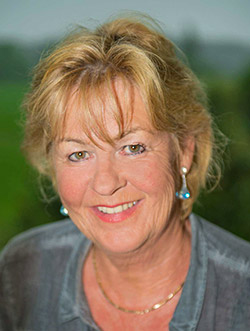(Claudia Teuber)™ · Catan GmbH